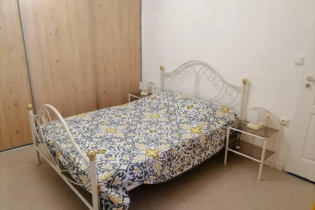 Maison Climatisee ,2 Chambres, Parking Compris La Ciotat 0*,  France
